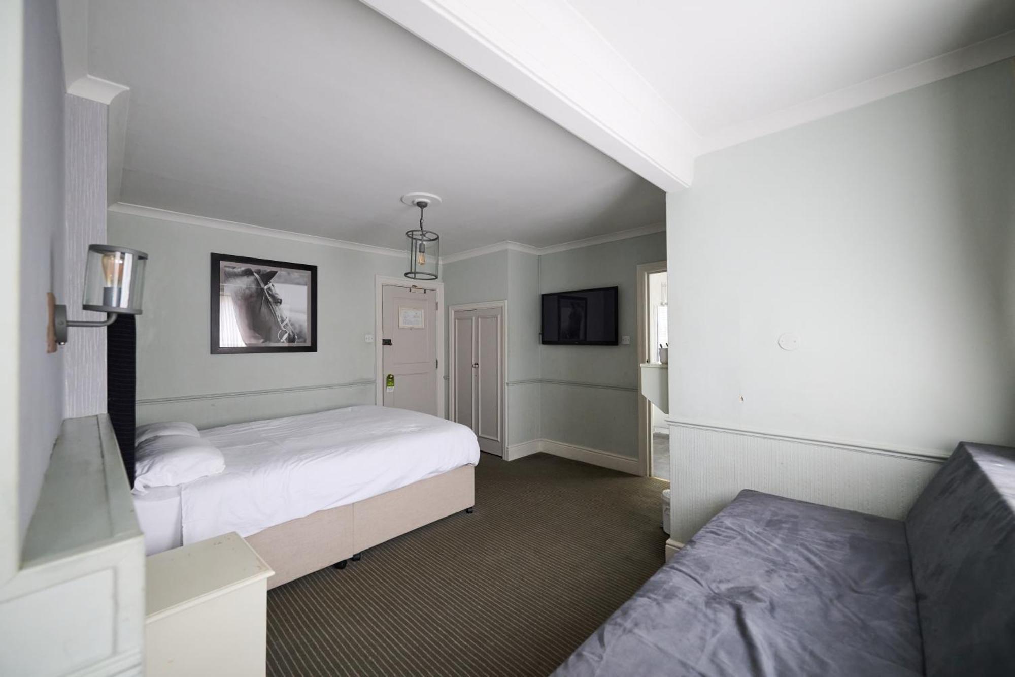 White Hart, Newmarket By Marston'S Inns Exteriér fotografie