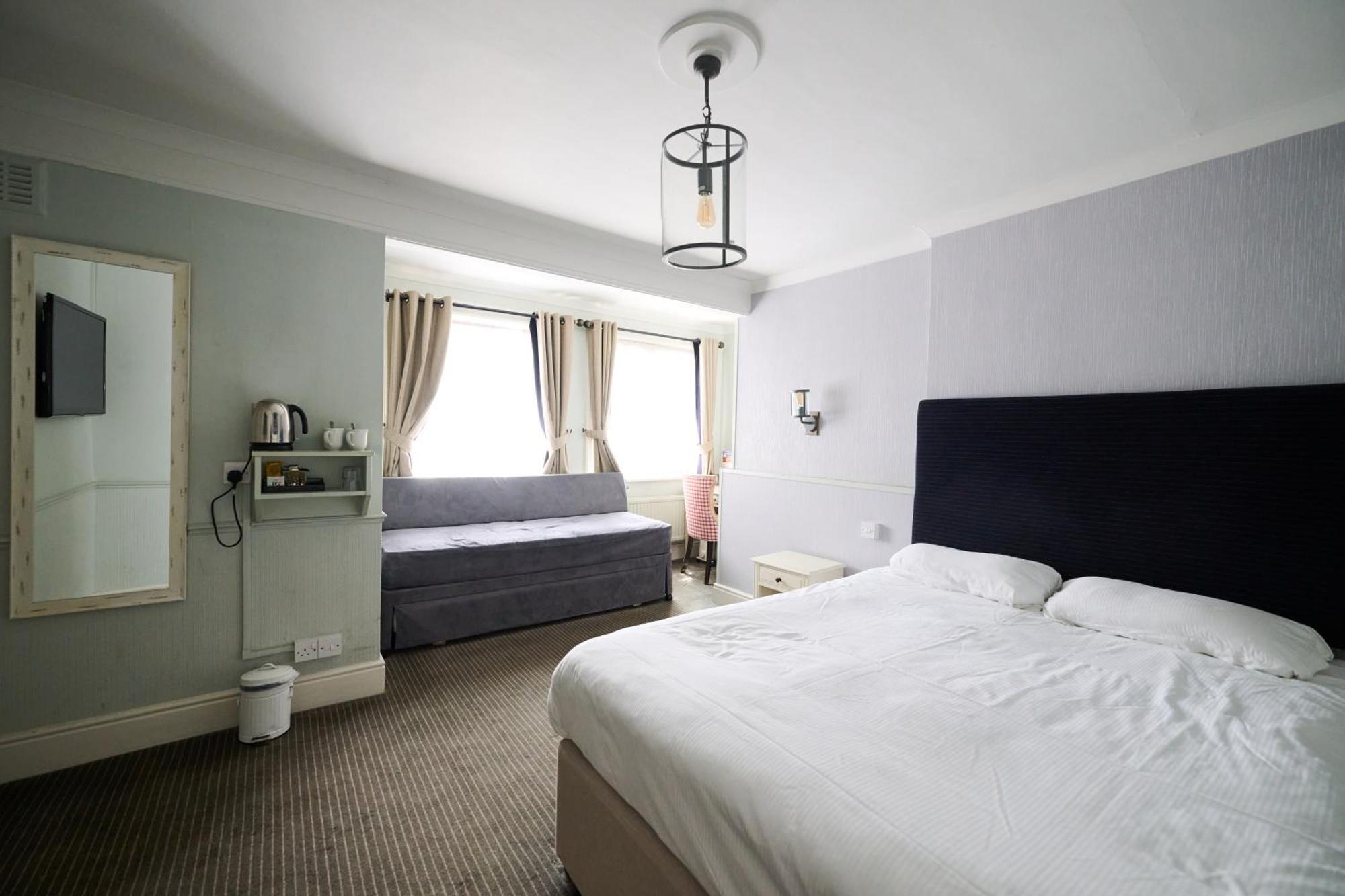 White Hart, Newmarket By Marston'S Inns Exteriér fotografie