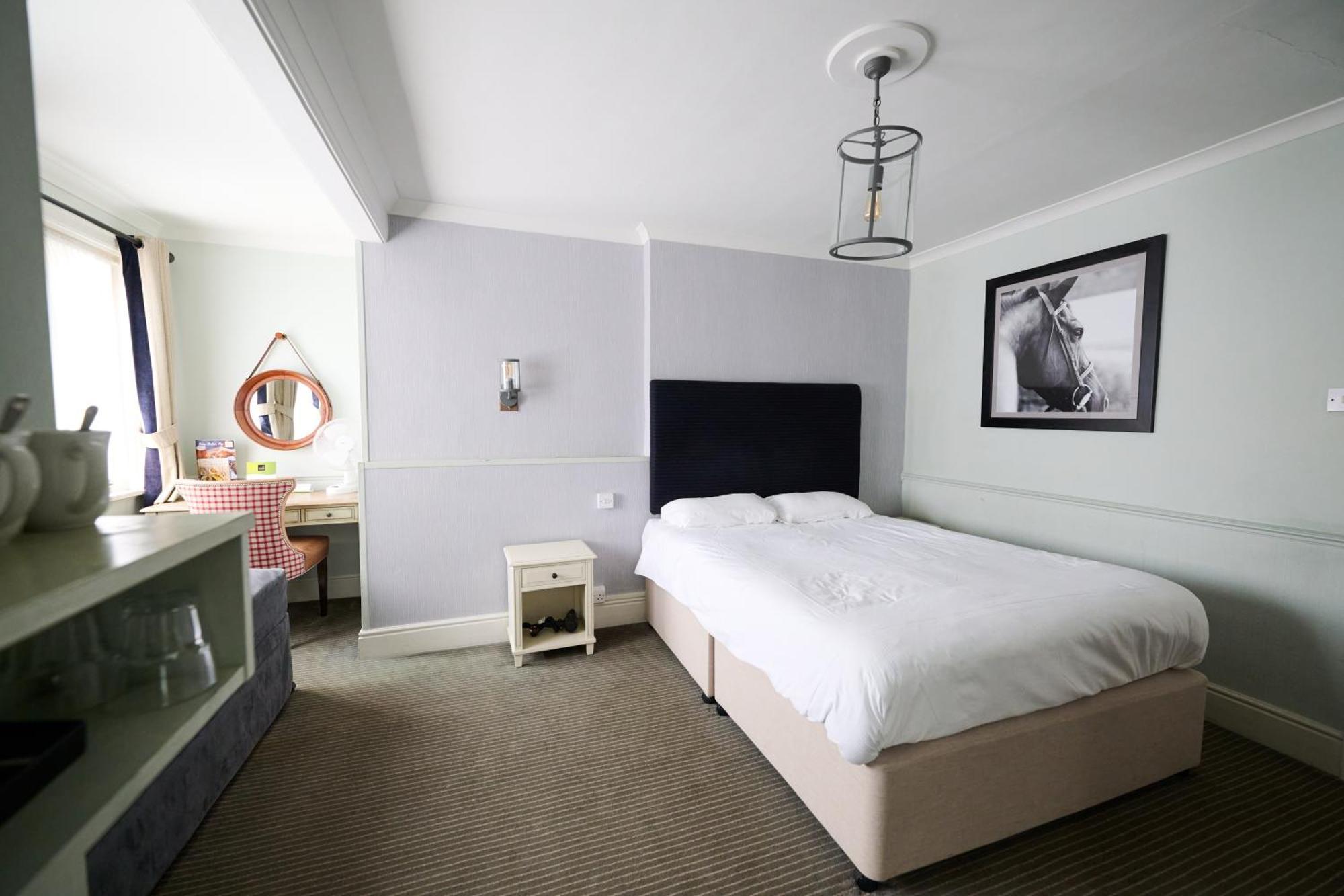 White Hart, Newmarket By Marston'S Inns Exteriér fotografie