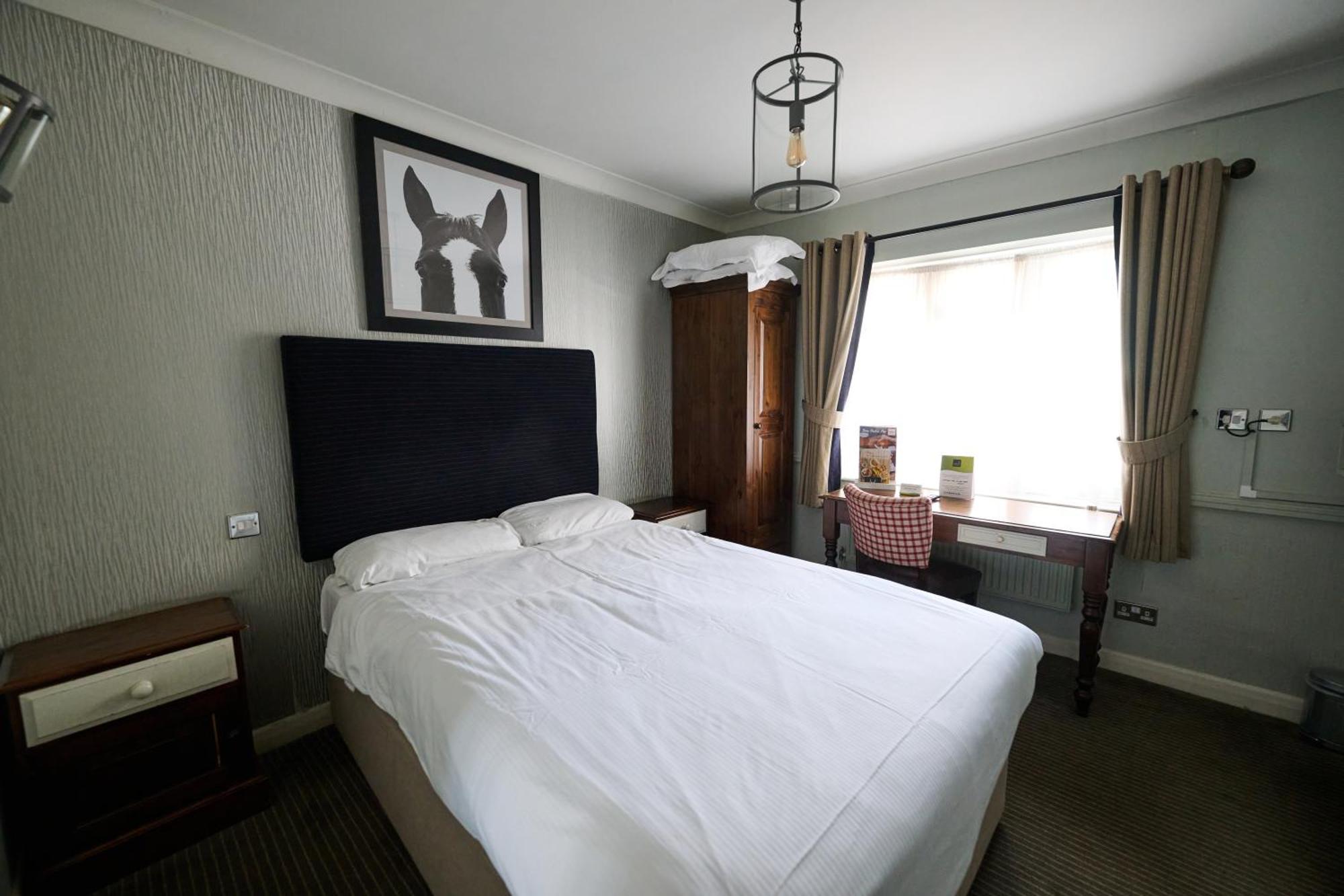 White Hart, Newmarket By Marston'S Inns Exteriér fotografie