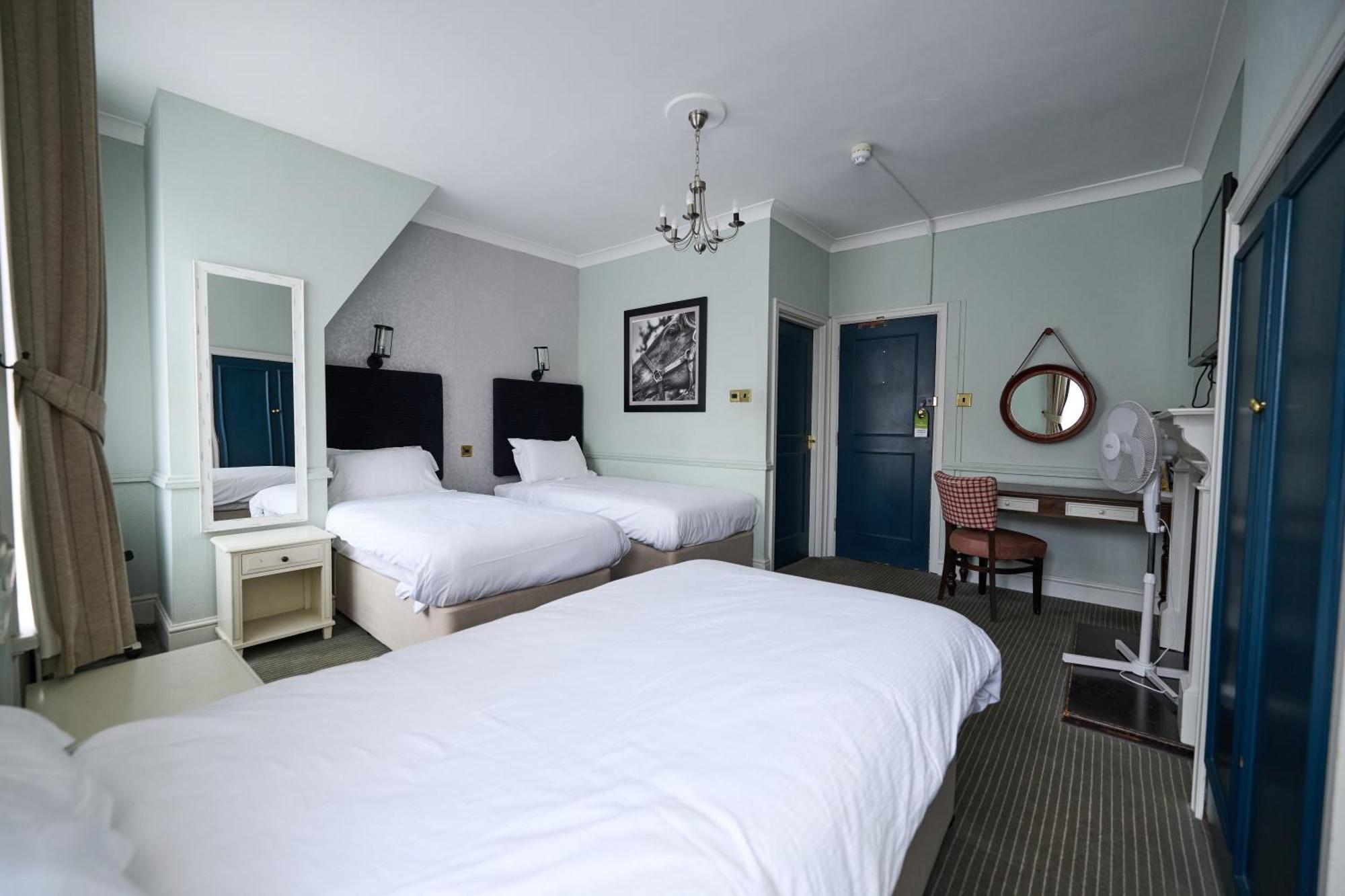 White Hart, Newmarket By Marston'S Inns Exteriér fotografie