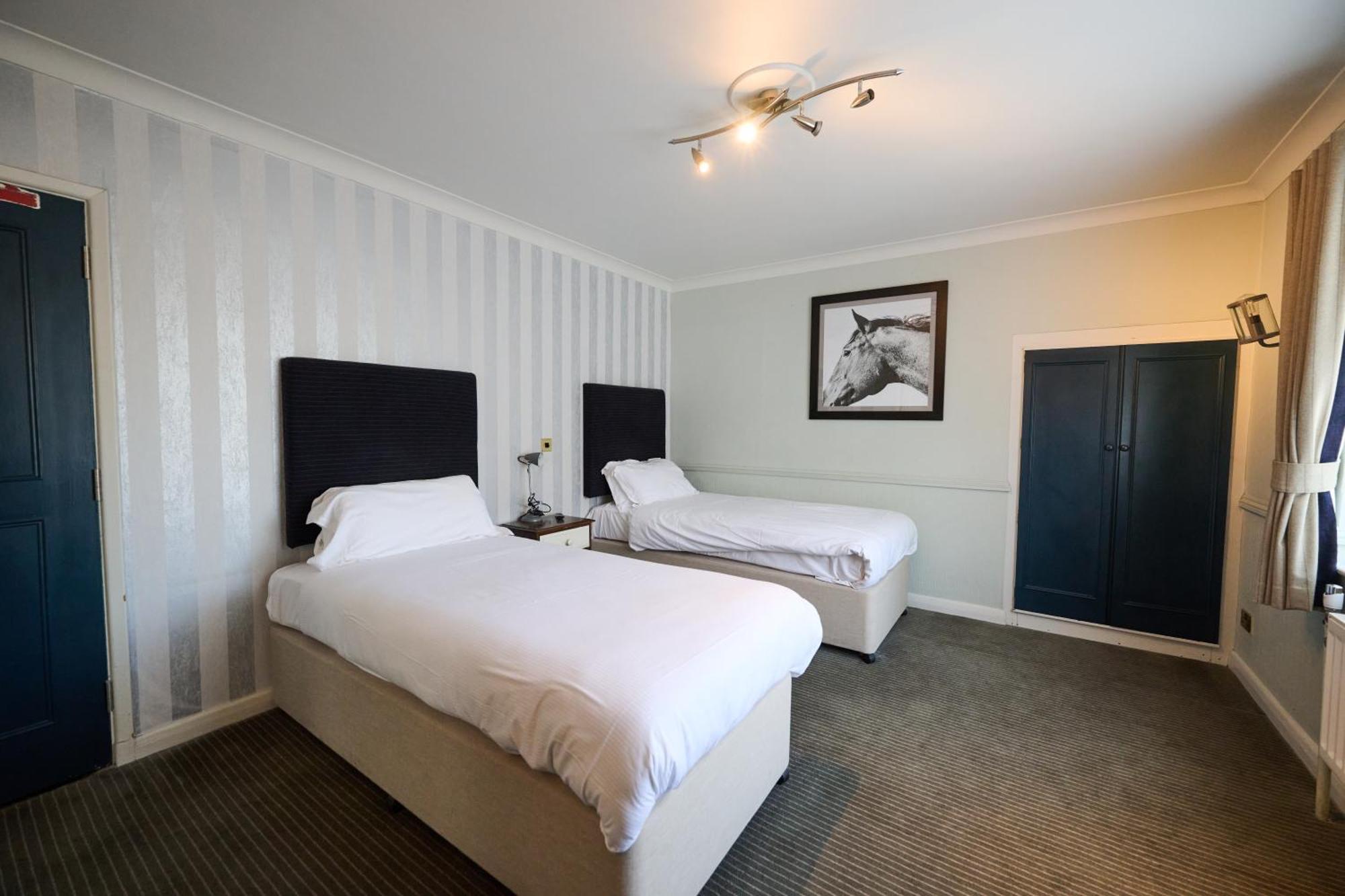 White Hart, Newmarket By Marston'S Inns Exteriér fotografie