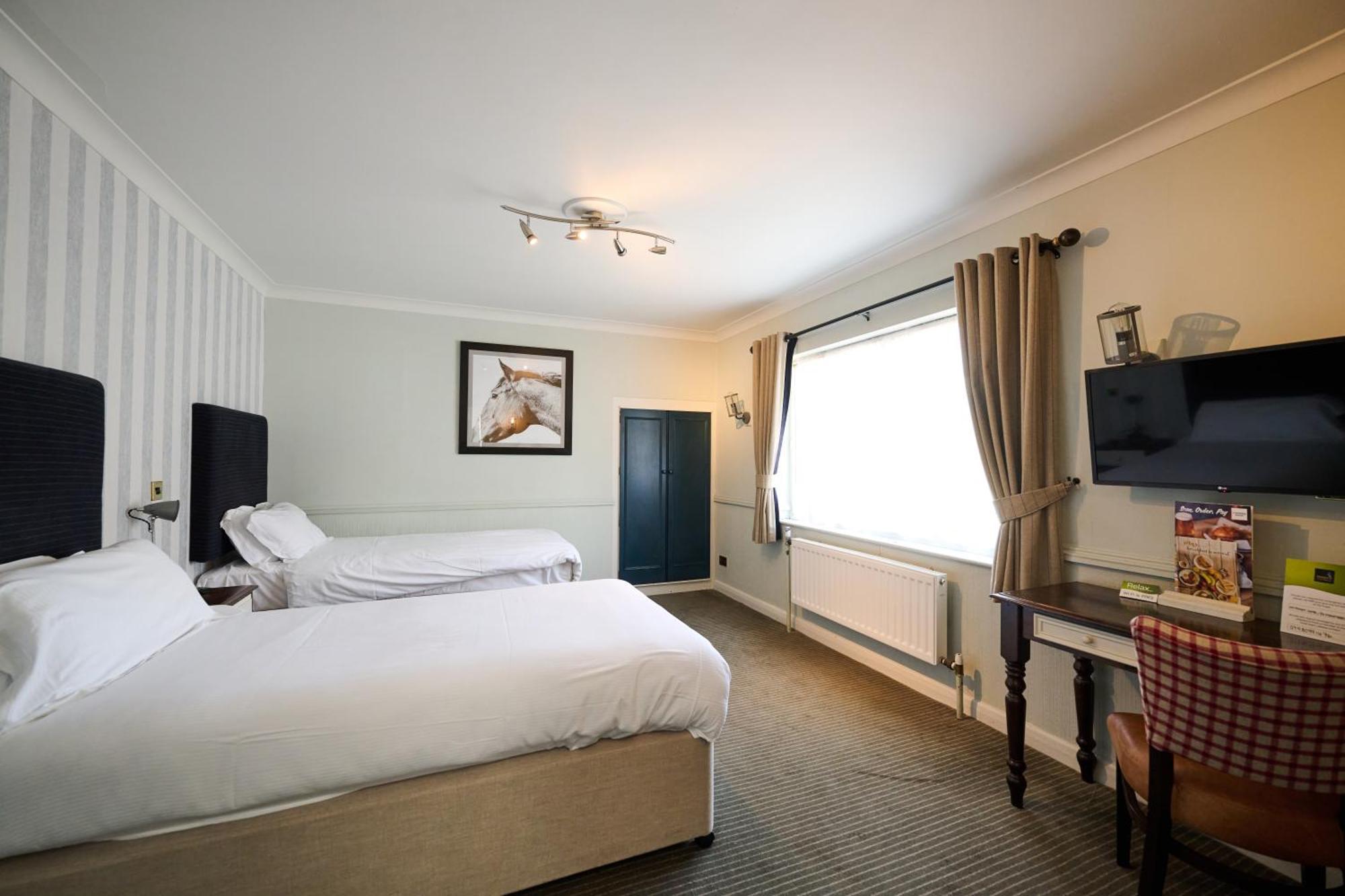 White Hart, Newmarket By Marston'S Inns Exteriér fotografie