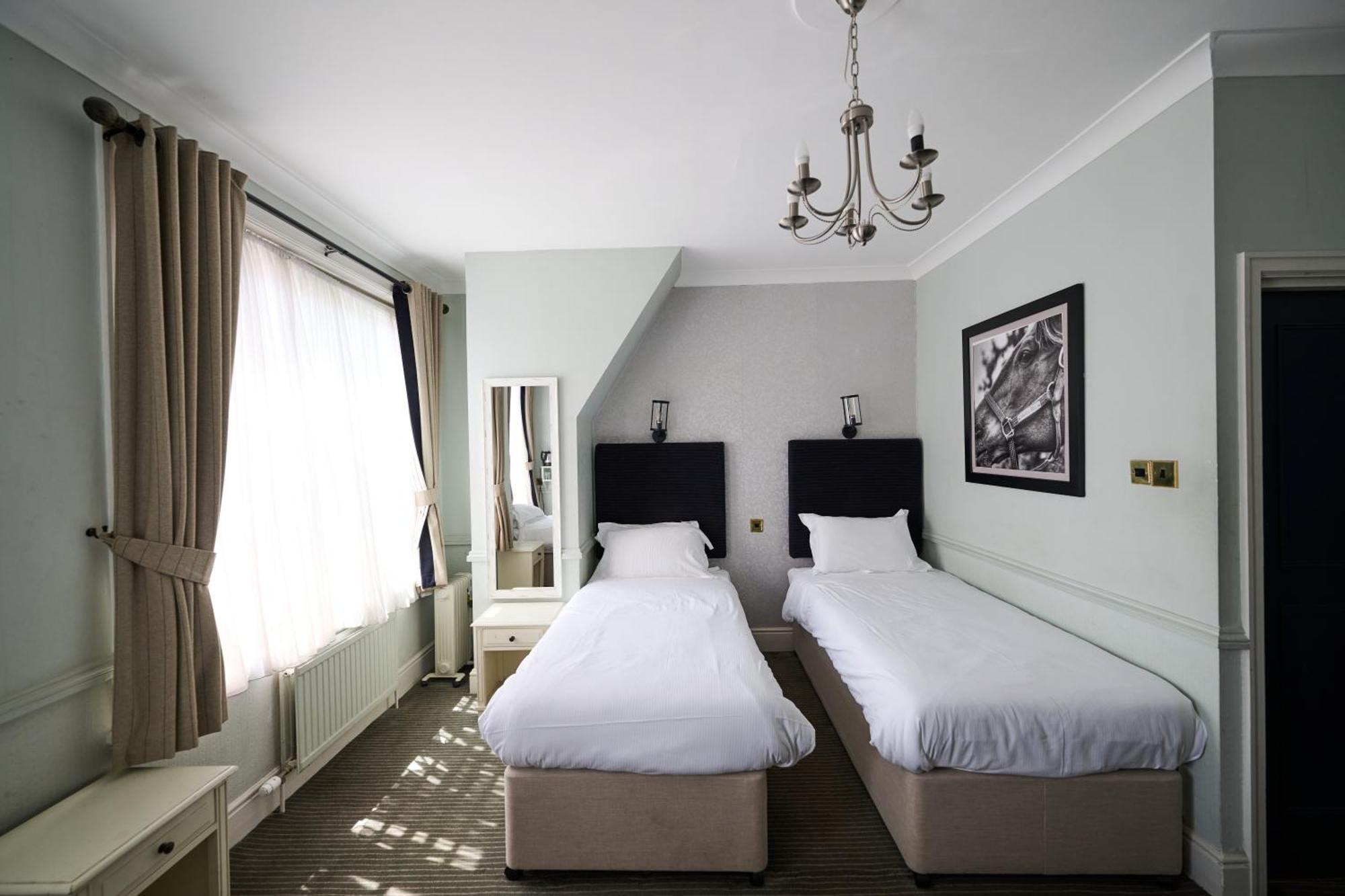 White Hart, Newmarket By Marston'S Inns Exteriér fotografie