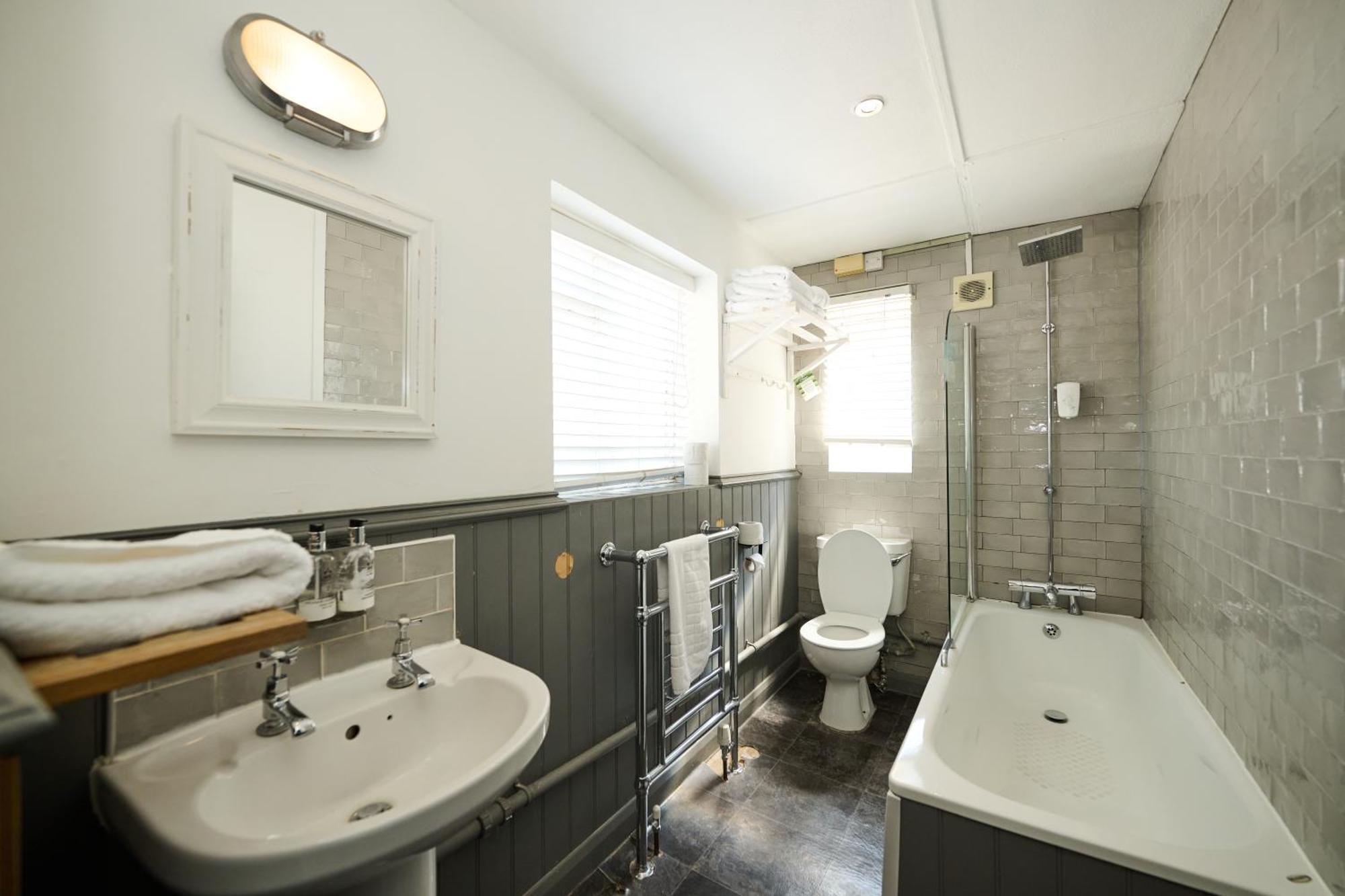 White Hart, Newmarket By Marston'S Inns Exteriér fotografie