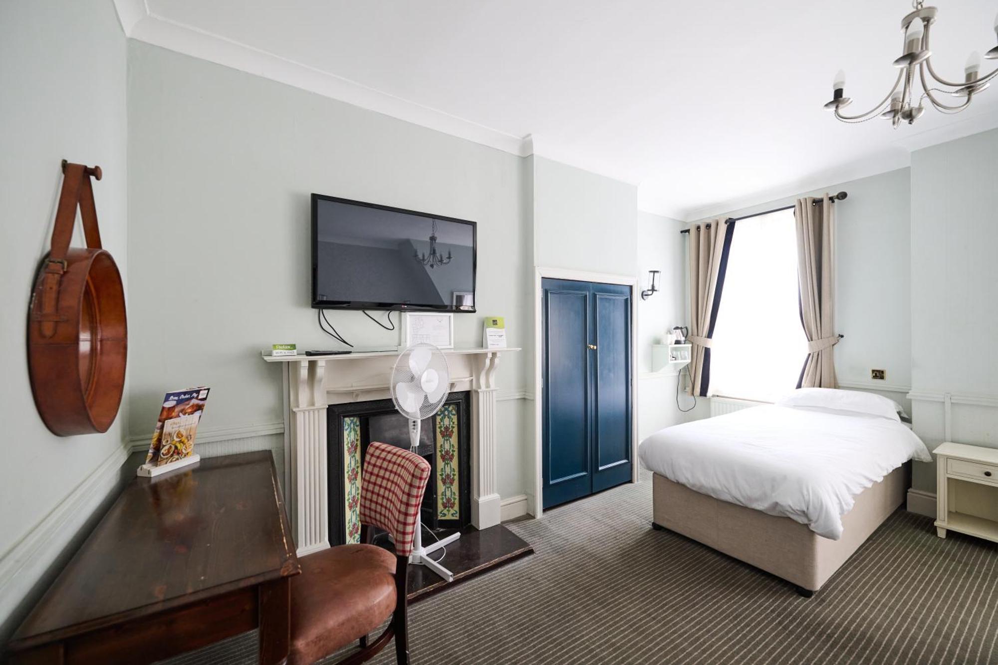 White Hart, Newmarket By Marston'S Inns Exteriér fotografie